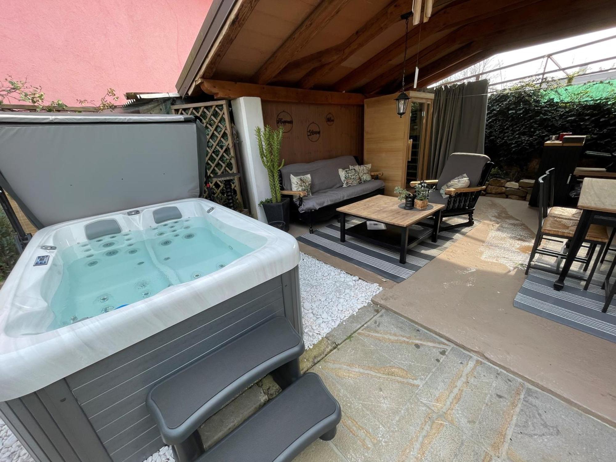 Villa Noa Jacuzzi & Sauna Изола Экстерьер фото