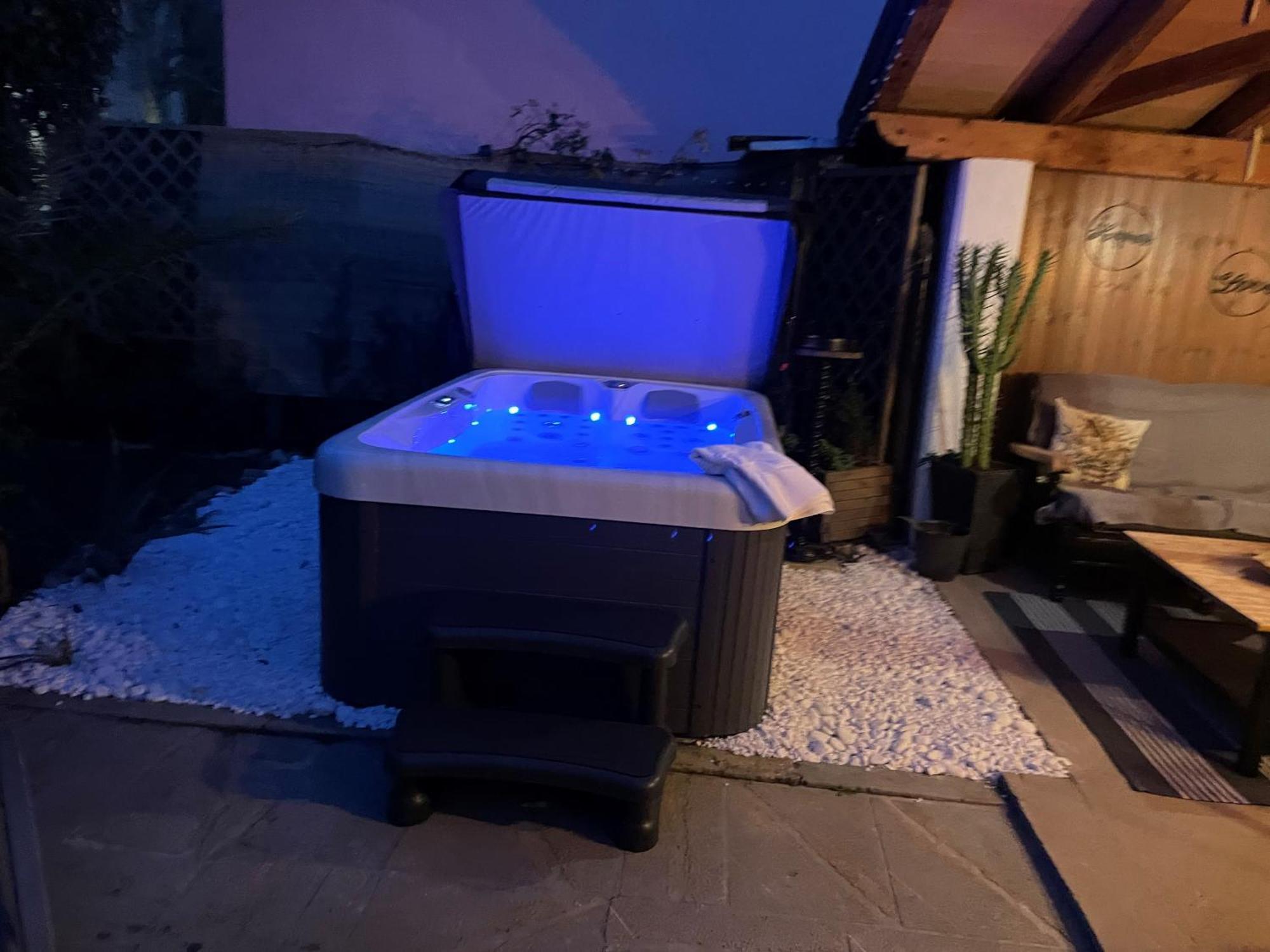 Villa Noa Jacuzzi & Sauna Изола Экстерьер фото